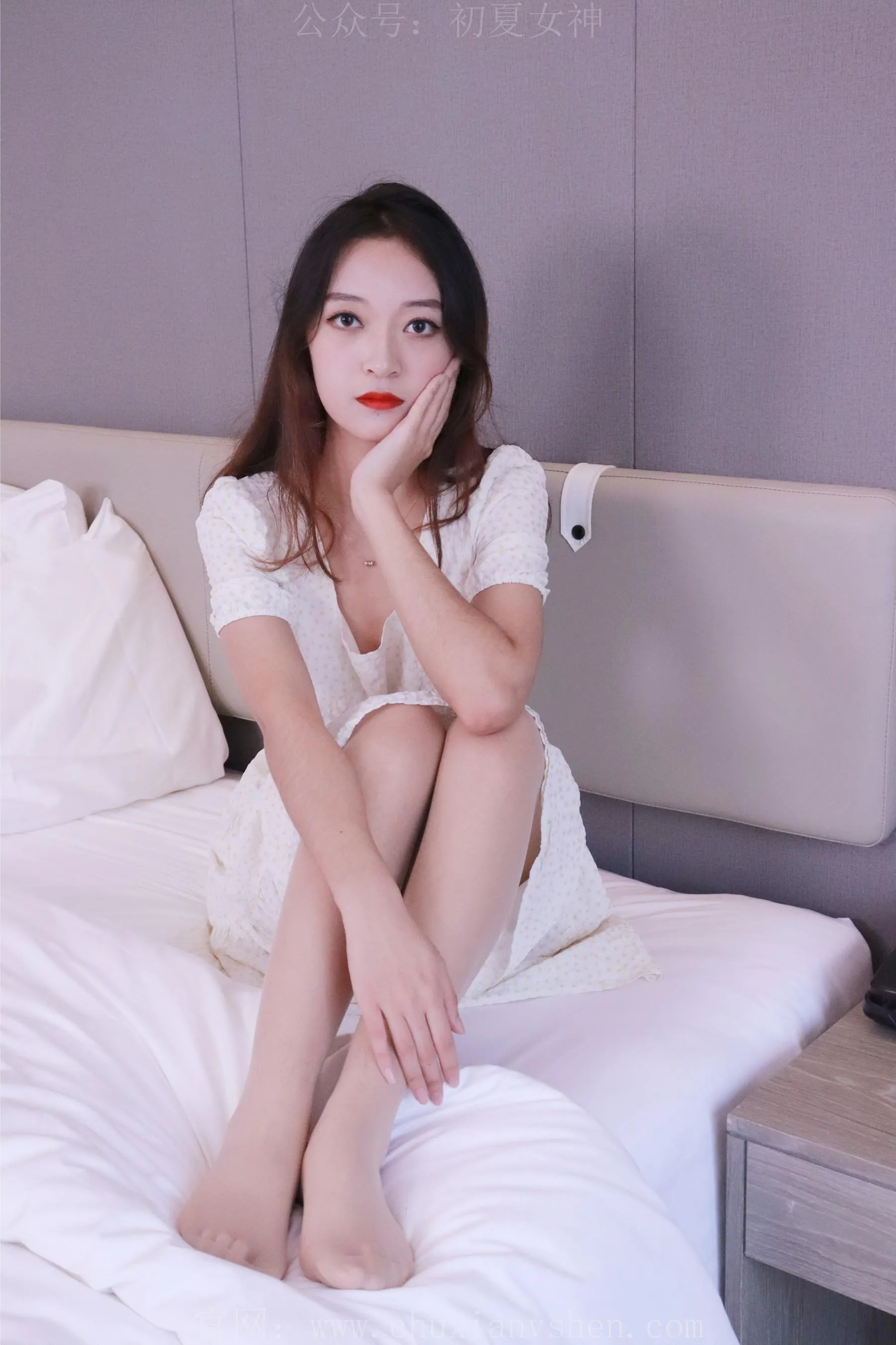 初夏女神 NO.015 依依白色M码秋季连衣裙搭高跟鞋 [137P]插图1